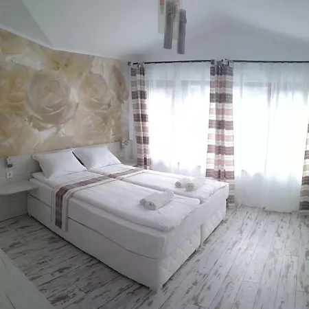 Vip House Pontos Pensiune